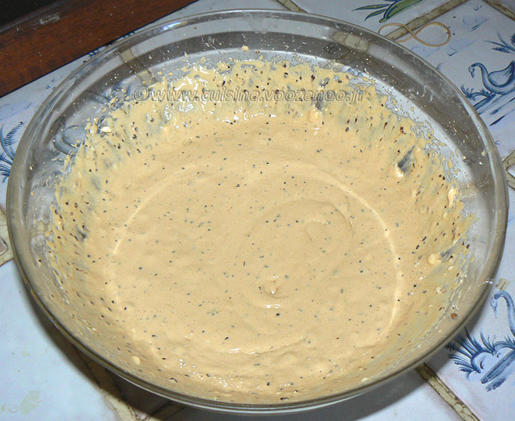 Mousse de mascarpone glacée au café , sauce chocolat noir etape2
