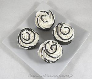 Cupcakes à la réglisse – Noir et blanc fin2