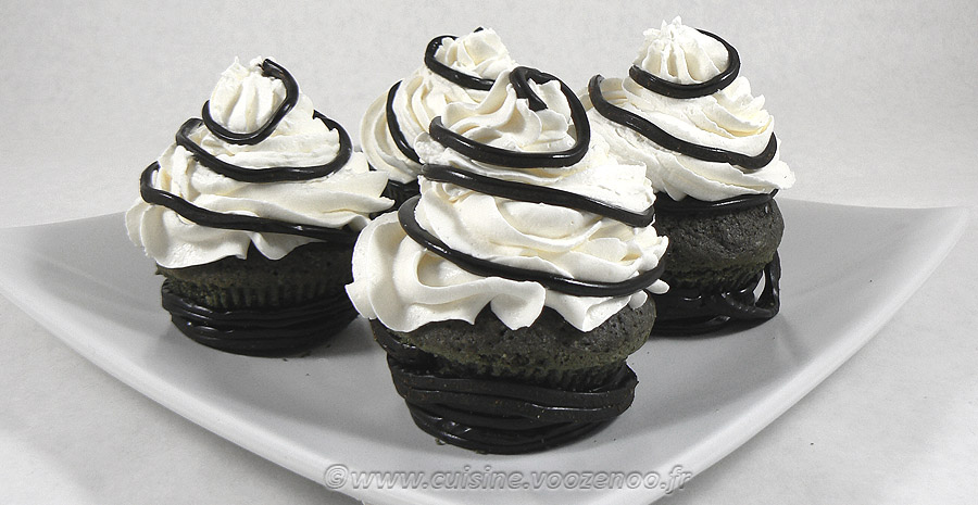 Cupcakes à la réglisse – Noir et blanc slider