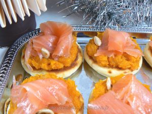 Crème de butternut, saumon sur blinis maison fin2