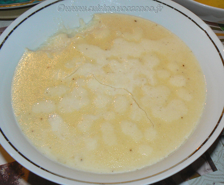 Aumônière de crêpe farcie de semoule au lait sur compotée de fruits etape2