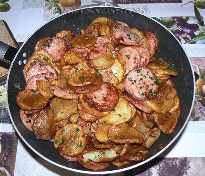 Pommes de terre sautées au saucisson à l’ail fin