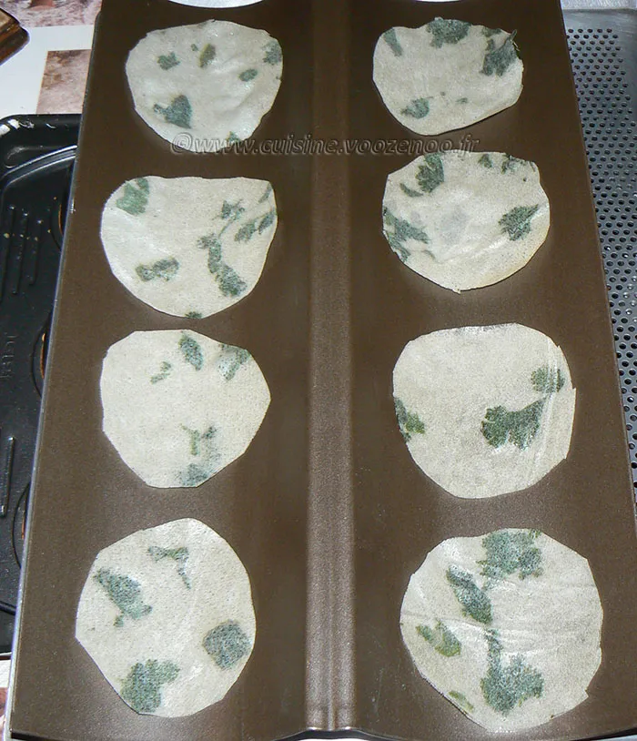 Noix de St Jacques , crème de petits pois sur tuile à la coriandre etape7