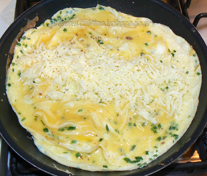 Omelette à la mozzarella sur un lit de tomates  etape2