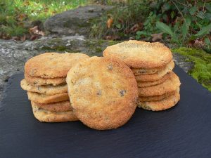 Cookies aux éclats de pistaches et pépites de chocolat presentation