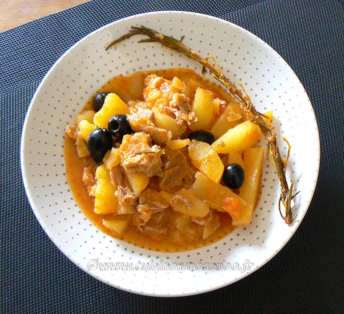 Pommes de terre confites à la tomate, thon et olives noires fin2