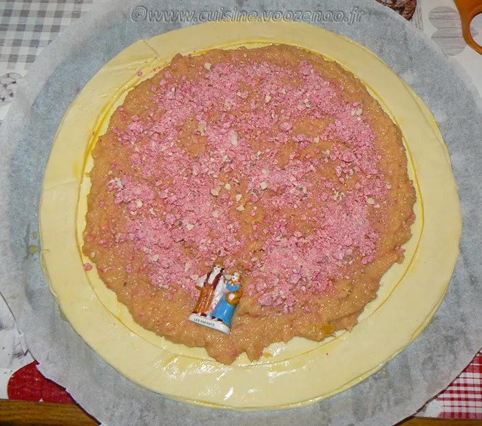 Galette des rois frangipaneaux pralines roses etape4