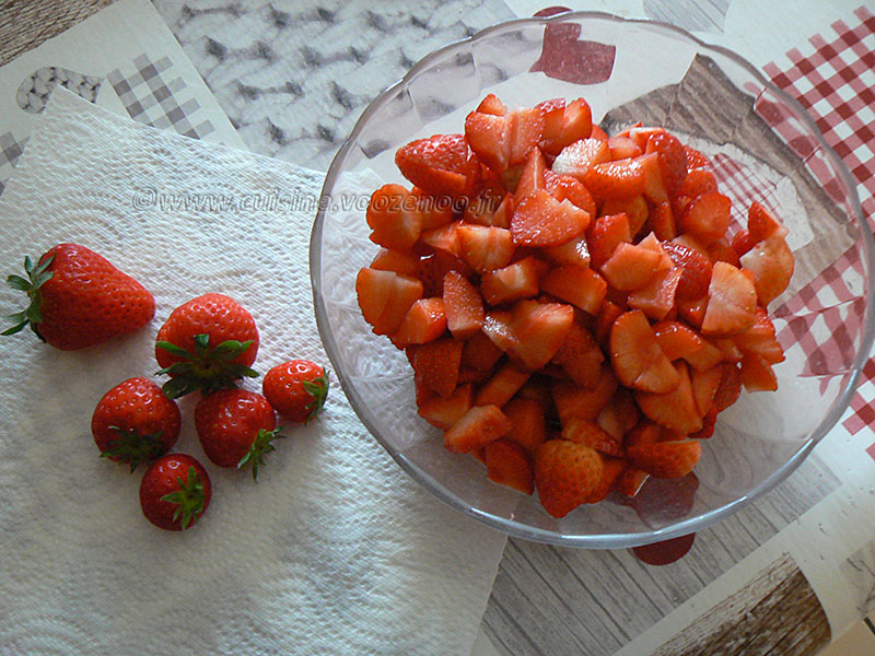 Tarte panna cotta citron, compotée de fraises etape1