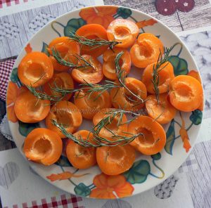 Abricots rôtis au romarin frais etape1