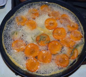 Abricots rôtis au romarin frais etape3