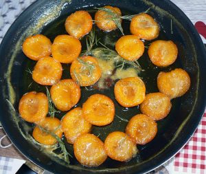 Abricots rôtis au romarin frais fin