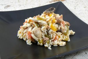 Salade de riz au thon, champignons et poivrons