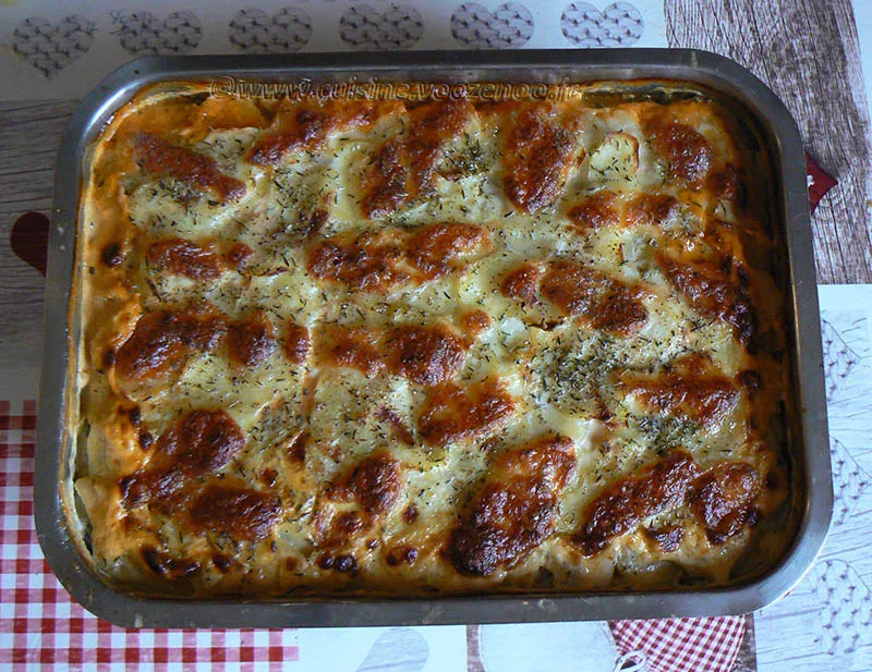 Gratin de pommes de terre aux épinards, coulis de tomates à la viande hachée fin
