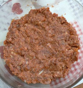 Pljeskavica - le hamburger des Balkans etape2