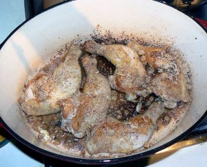 Cuisses de poulet à la soupe d’oignons et bière etape1