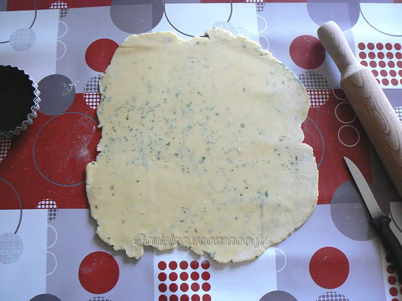 Tartelettes aux radis roses et fromage frais aux herbes etape3