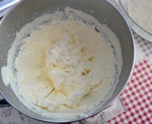 Glace à la vanille et au lait concentré sucré etape2