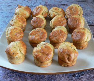 Mini-muffins au chèvre, tomates séchées et parmesan presentation