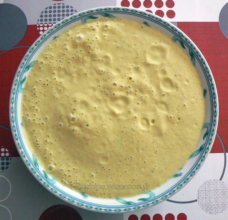 Velouté glacé de courgettes, fromage frais et curry etape2