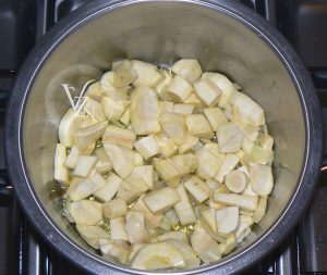 Velouté de panais, pommes de terre et pommes etape2