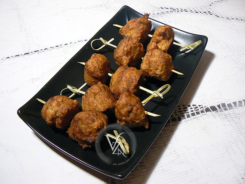 Beignets de pois chiche et sauce piquante fin