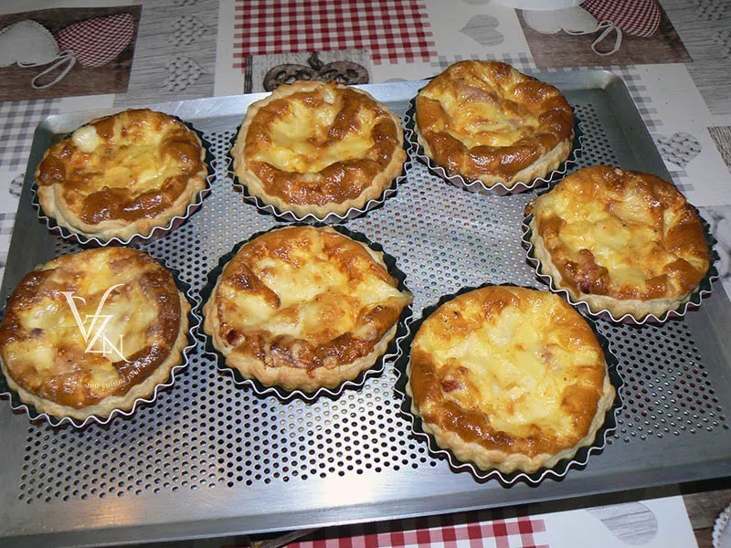 Mini-quiches aux lardons et raclette fin