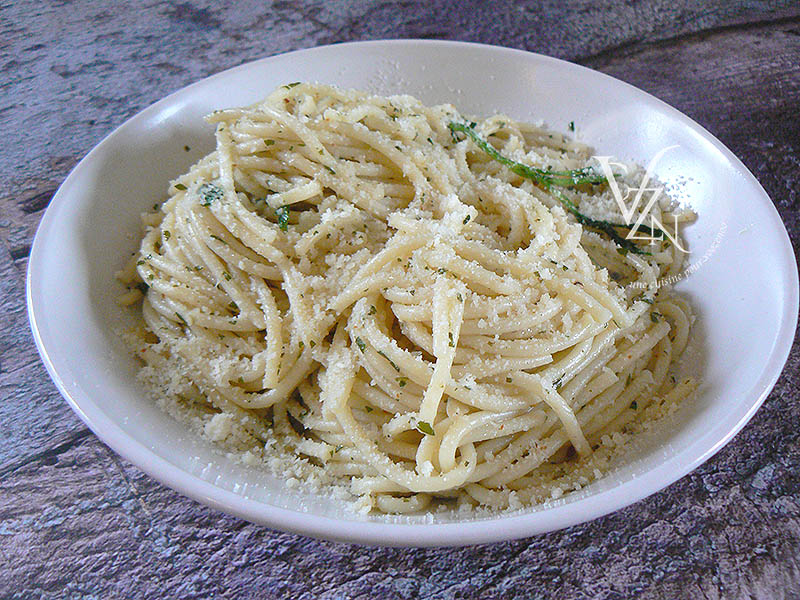 Spaghetti à l’ail et huile d’olive presentation