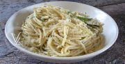 Spaghetti à l'ail et huile d'olive slider