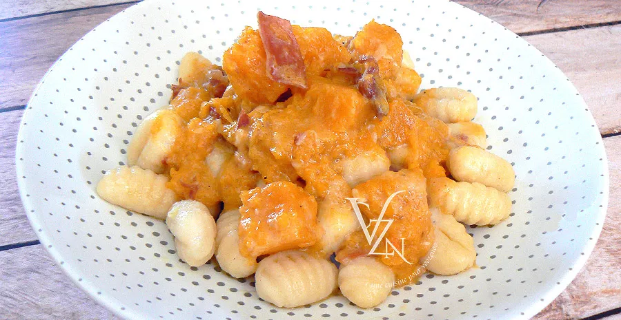 Gnocchis, sauce butternut et jambon cru