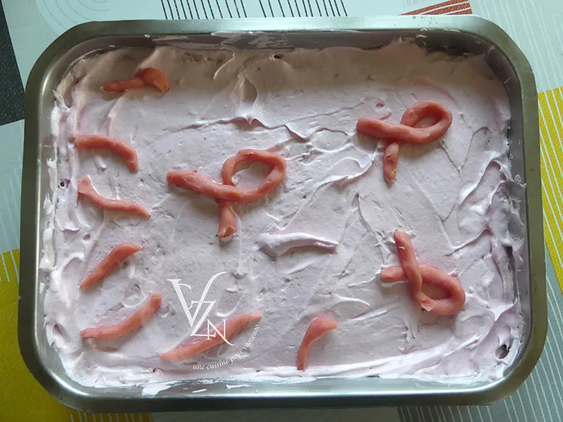 Gâteau rose à la confiture de fraises étape5