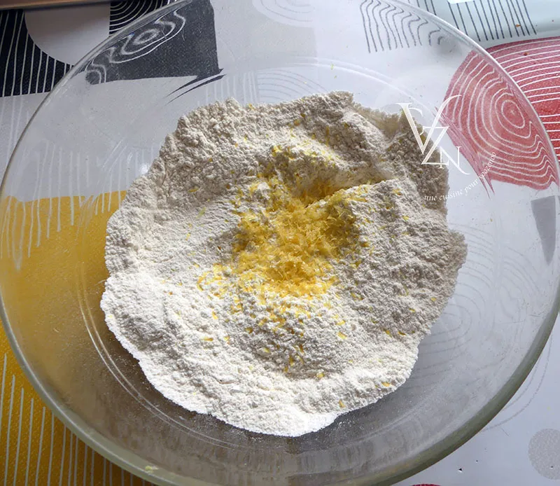 Scones aux myrtilles et citron etape1