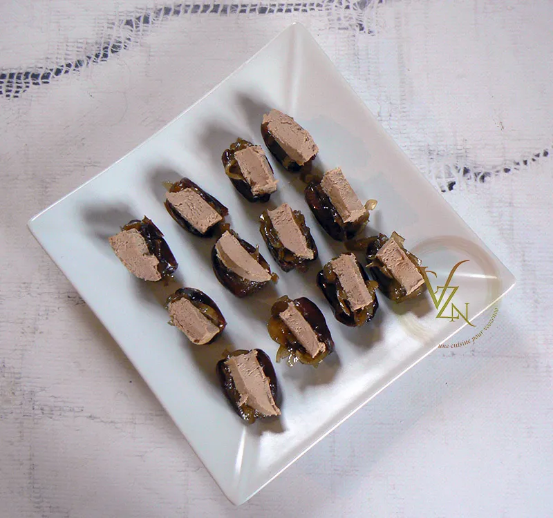 Dattes fourrées au confit d’oignons, foie gras etape1