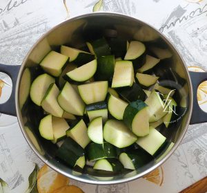 Guacamole de courgettes, coriandre et lime étape1