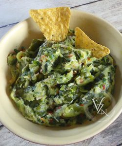 Guacamole de courgettes, coriandre et lime presentation