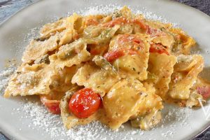Raviolis crémeux, tomates et poivrons rôtis slider