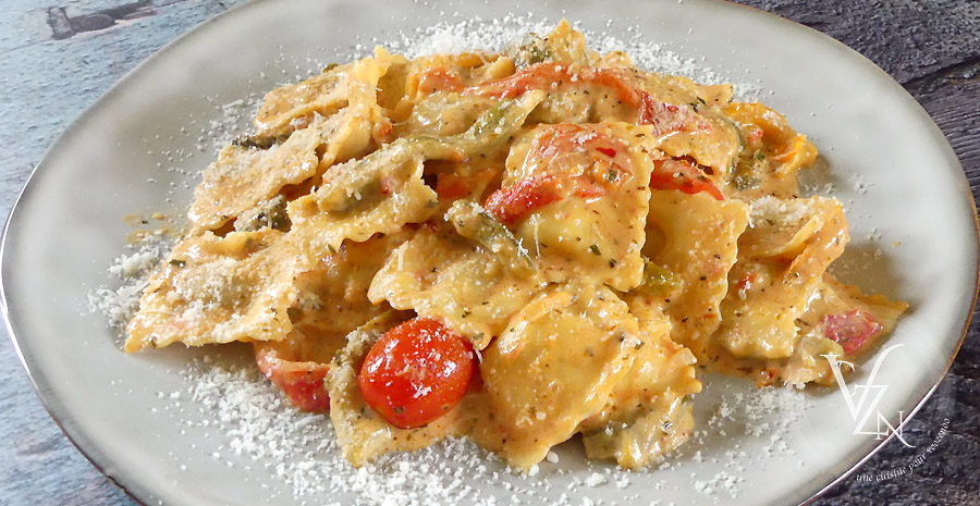 Raviolis crémeux, tomates et poivrons rôtis slider