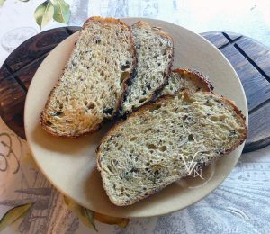 Tartines aux pêches, lards et miel pimenté étape1