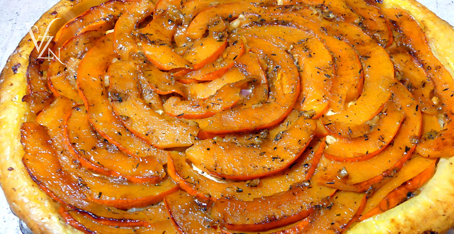 Tatin de potimarron, chèvre, pignons et miel slider