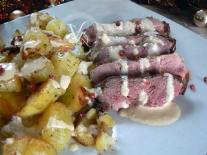 Magret de canard sauce au foie gras, pommes de terre fin