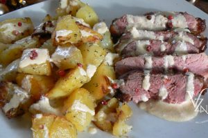 Magret de canard sauce au foie gras, pommes de terre slider