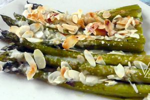Asperges vertes au parmesan et amandes slider