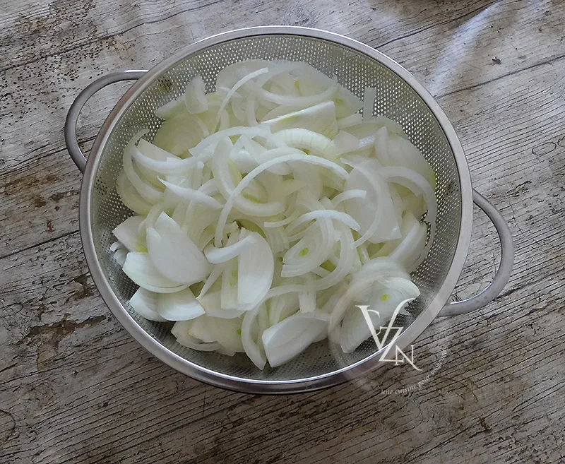Gratin de ravioles au chèvre, oignons et parmesan étape1