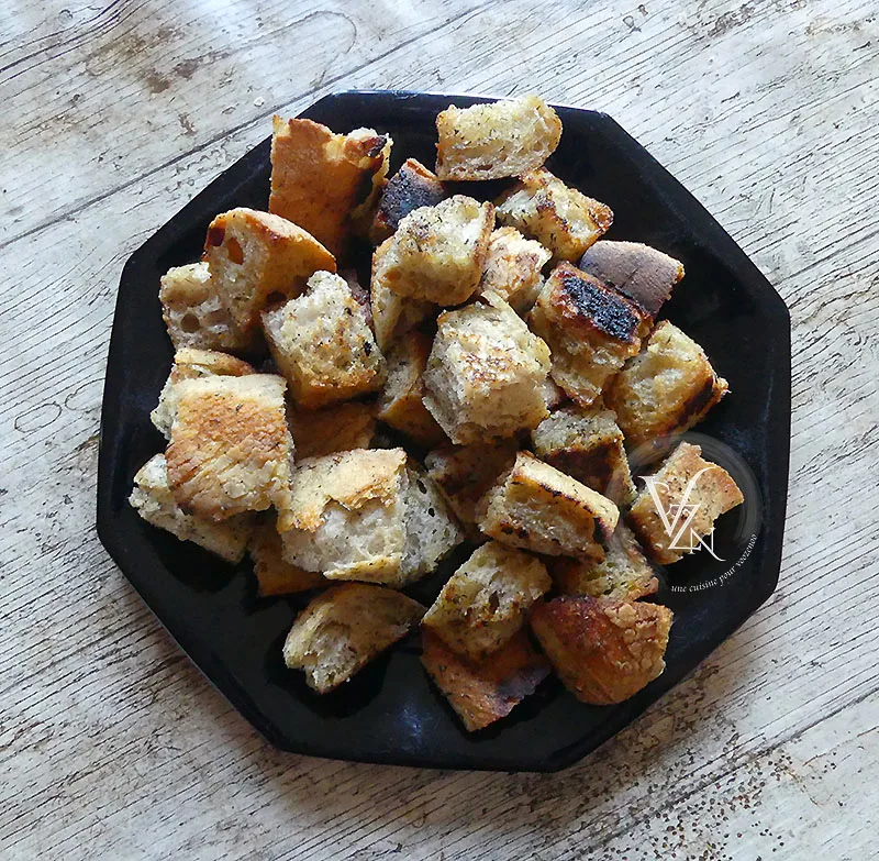 Salade de tomates sur crème de mozzarella aux herbes étape2