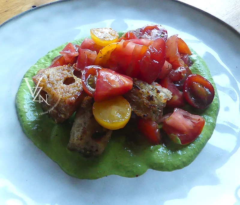 Salade de tomates sur crème de mozzarella aux herbes fin3