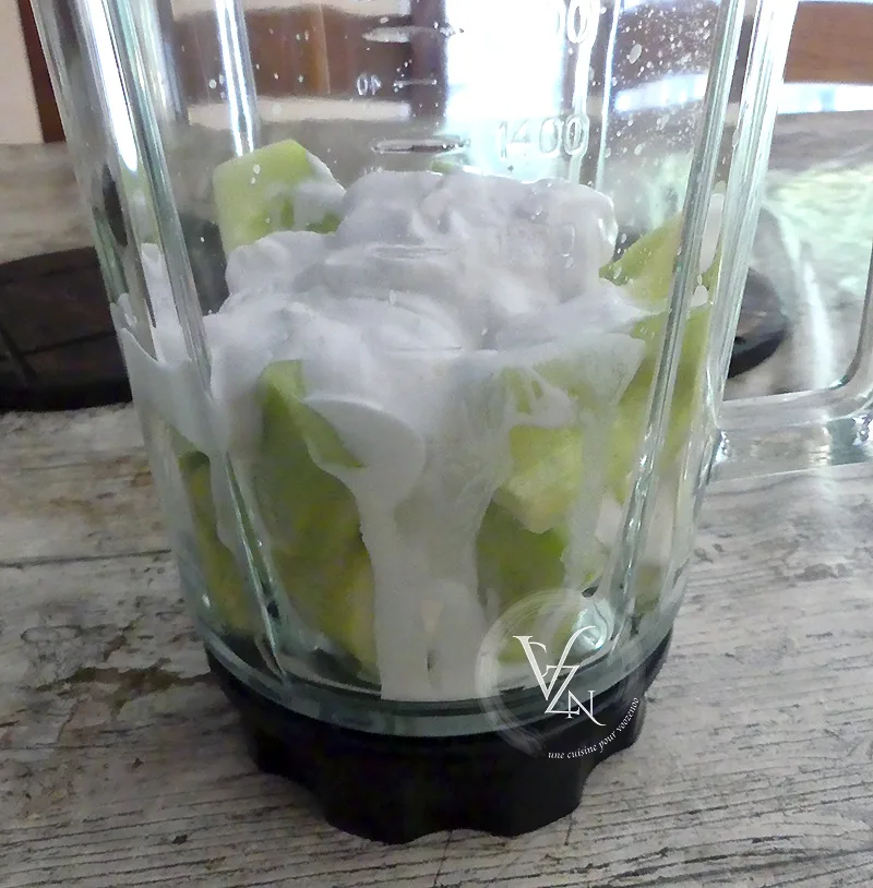 Velouté froid de concombre à la crème de coco étape1