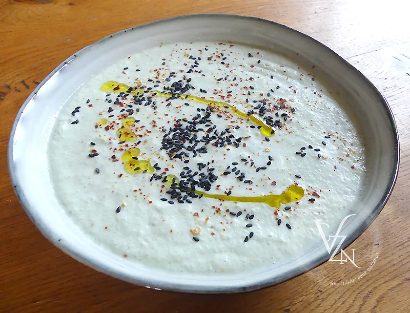 Velouté froid de concombre à la crème de coco fin