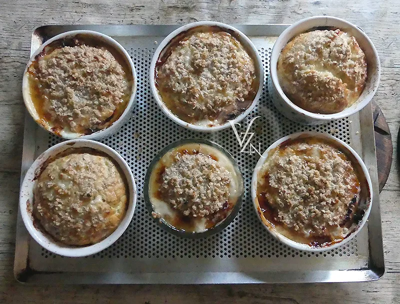Clafoutis aux tomates cerises, brebis et crumble à l'avoine fin
