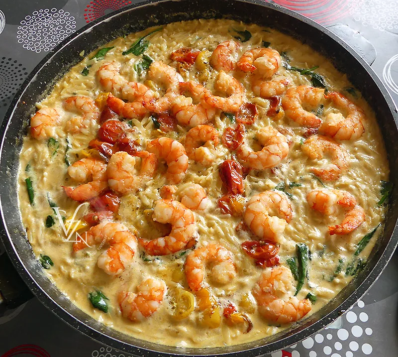Poêlée d'orzo aux gambas et tomates rôties fin