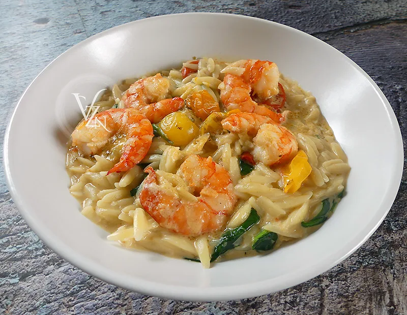Poêlée d'orzo aux gambas et tomates rôties fin3