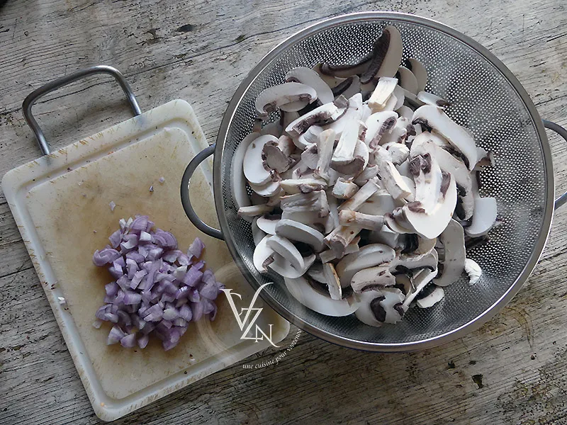 Tourte aux champignons et magrets de canard fumés étape1